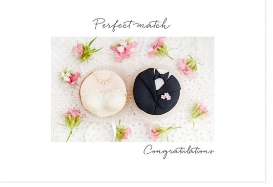 Hochzeitskarte "Perfect Match" - Stilvolle Glückwünsche für das Brautpaar, Design mit passendem Outfit - Motiv