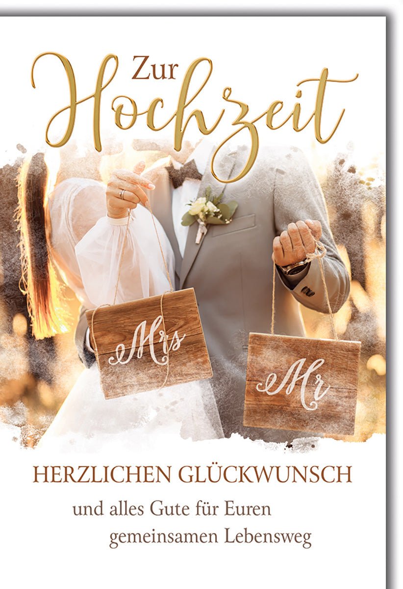 Hochzeitskarte Romantisch – Brautpaar mit Holzschildern und goldener Schrift