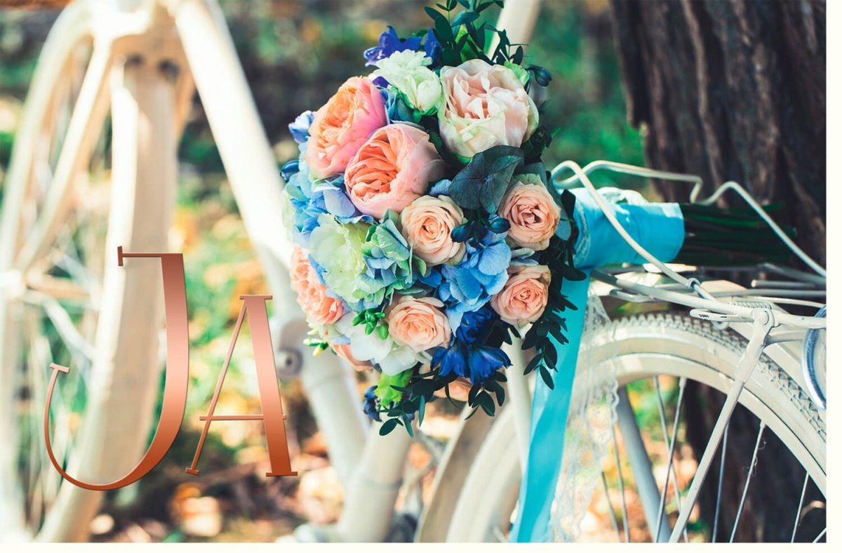 Hochzeitskarte Vintage Fahrrad & Blumenstrauß – Romantische Glückwünsche zur Ehe, Liebevolles Design für Brautpaare