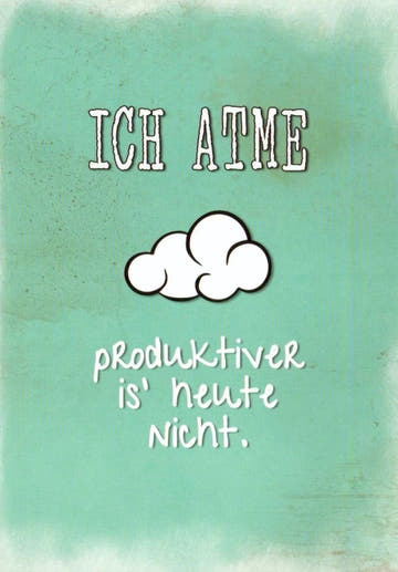 Humorvolle Postkarte: "Atme tief ein, Produktivität kann warten" | Entspannende Deko mit grünen Wolken | Lustiges Geschenk für Alltagsironie