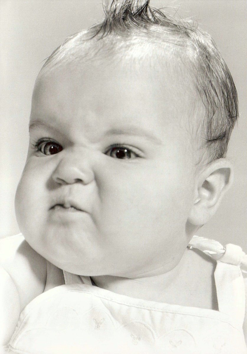 Humorvolle Vintage - Postkarte im Schwarz - Weiß - Retrostil, Skurrile Sammlerfotografie als zeitloses Unikat für stilvolle Dekoration