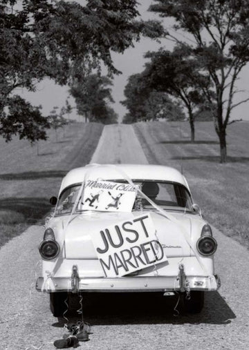 Just Married Postkarte - Retro Auto mit Dosen, Schwarz - Weiß Rückansicht, Brautpaar & Landschaft, Vintage Glück & Liebe Deko