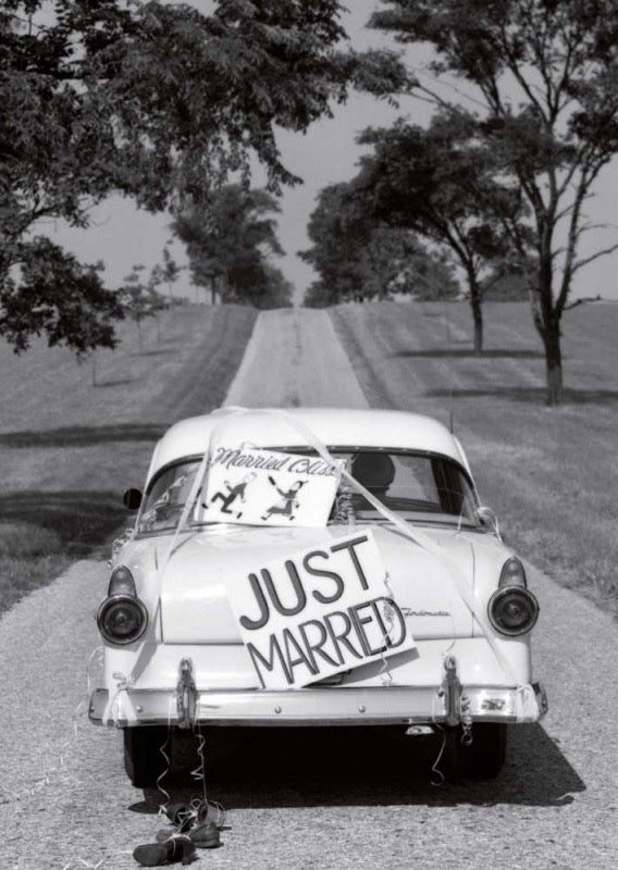Just Married Postkarte - Retro Auto mit Dosen, Schwarz - Weiß Rückansicht, Brautpaar & Landschaft, Vintage Glück & Liebe Deko