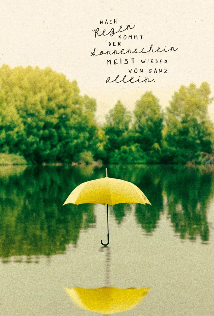 Lebensweisheit Postkarte: Regen und Sonnenschein mit Regenschirm auf Wasser, aus Zuckerrohrpapier