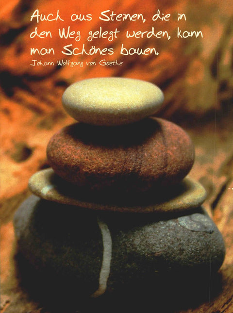 Lebensweisheiten Postkarte mit Goethe Zitat Steine Stapel Naturmotiv inspirierende Grußkarte Mut Zuversicht positive Botschaft