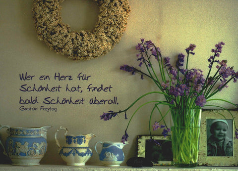 Lebensweisheiten Postkarte mit inspirierendem Zitat von Gustav Freytag Herz für Schönheit Vintage Design Blumen Deko Motivation