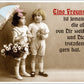 Lustige Freundschafts - Postkarte: Retro - Mädchen mit Schirm & Blumen für nostalgische Freude
