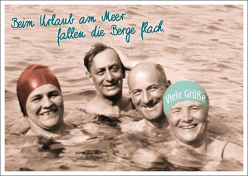 Lustige Postkarte - Retro - Design mit Meer, Bergen & Schwimmgruppe, Vintage Humor für Strandurlaub Erinnerungen