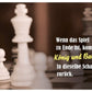 Lustige Postkarte: Schach - Motiv mit König & Bauer, Witziger Spruch im Schwarzweiß - Design
