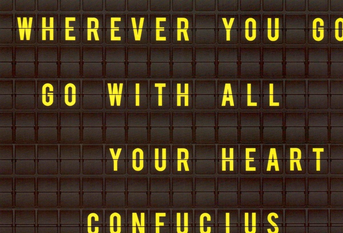 Motivationskarte – Englisches Confucius Zitat, Gelb - Schwarz Design, Leuchtzeichen für Wanddeko & Reiseinspiration