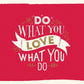 Motivationskarte mit inspirierendem Zitat "Do What You Love" für kreative Optimisten, rotes Design mit verschnörkelter Schrift und Banner