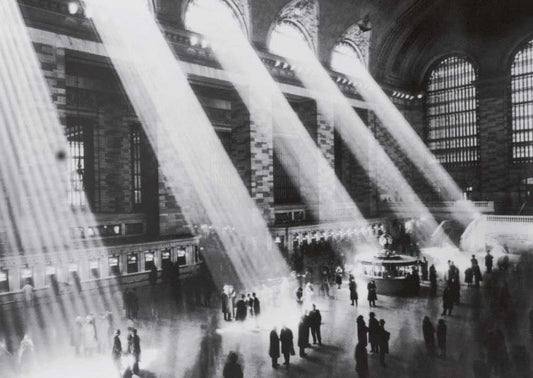 Postkarte Abschied - Vintage Grand - Central - Station New York, Schwarzweiß Fotografie mit Lichtstrahlen und Menschen