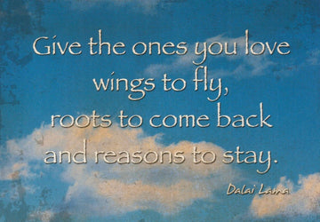 Postkarte Englisch: Liebe schenken mit dem Spruch "Give the ones you love..."