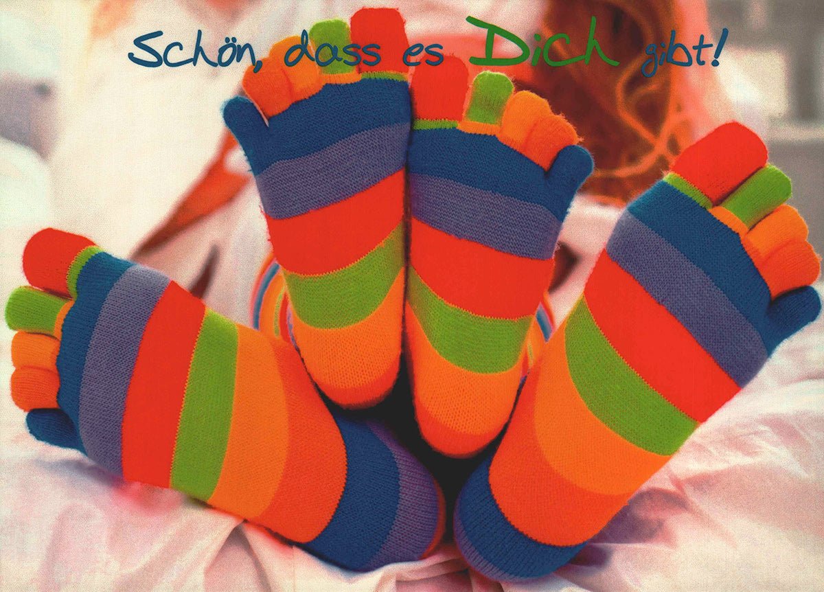 Postkarte Freundschaft Schön dass es Dich gibt bunte Ringelsocken fröhliches Motiv farbenfrohe Karte für beste Freunde
