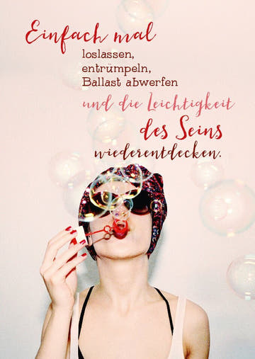 Postkarte Lebensweisheit: Loslassen, Entrümpeln und Ballast abwerfen für neue Leichtigkeit