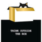 Postkarte mit Spruch Think Outside the Box witzige Postkarte mit Katze im Karton originelle Grußkarte für kreative Grüße