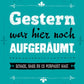 Postkarte mit witzigem Spruch: "Gestern war hier noch aufgeräumt" – Humorvolle Grüße für jeden Anlass