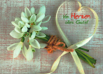 Postkarte Schneeglöckchen Blumenstrauß mit Herzband liebevoll gestaltet für besondere Grüße und herzliche Wünsche