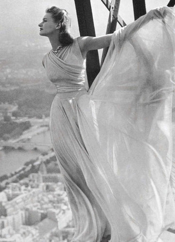 Postkarte Schwarzweiß - Vintage Retro Paris Eiffelturm mit eleganter Frau, Panorama - Fotografie