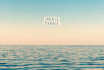 Postkarte Spruch: Einatmen Ausatmen Inhale Exhale Meer, aus nachhaltigem Zuckerrohrpapier