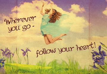 Postkarte zum Abschied: Follow Your Heart – Inspirierende englische Botschaft