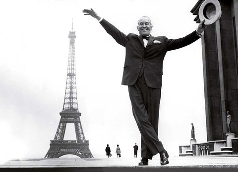 Schwarz - Weiß - Postkarte: Maurice Chevalier - Elegante Grüße im klassischen Stil