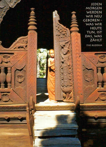 Spirituelle Postkarte: Junger Mönch in Burma – Einzigartige Grüße voller Ruhe und Weisheit