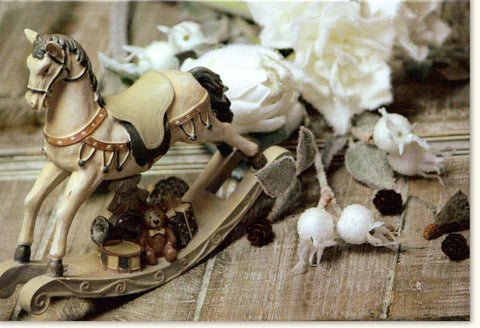 Traditionelle Weihnachtskarte mit Schaukelpferd - Motiv – Nostalgische Vintage - Grußkarte in Holz - Optik für besinnliche Festtage