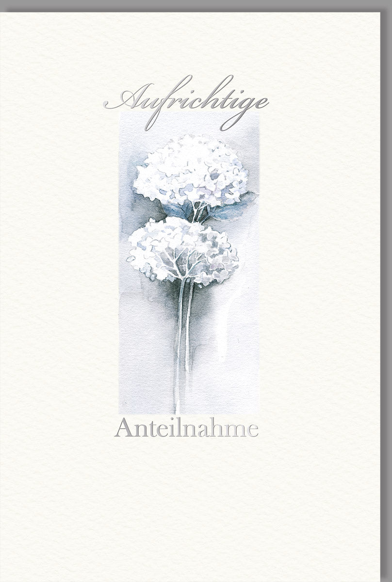 Trauerkarte A4 mit weißen Blumen und Schriftzug "Aufrichtige Anteilnahme" auf edlem Papier
