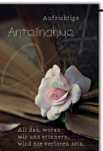 Trauerkarte Aufrichtige Anteilnahme – Zarte Rose auf altem Buch mit Trostzitat