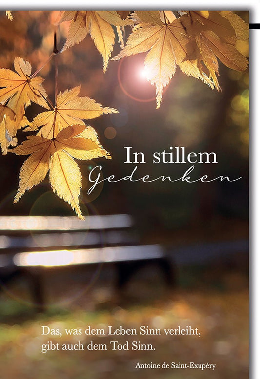 Trauerkarte Herbst – Goldene Blätter mit Bank und Zitat von Saint - Exupéry