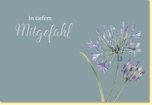 Trauerkarte In tiefem Mitgefühl mit zarten Blumen Aquarell Design stilvolle Beileidskarte für persönliche Abschiedsworte