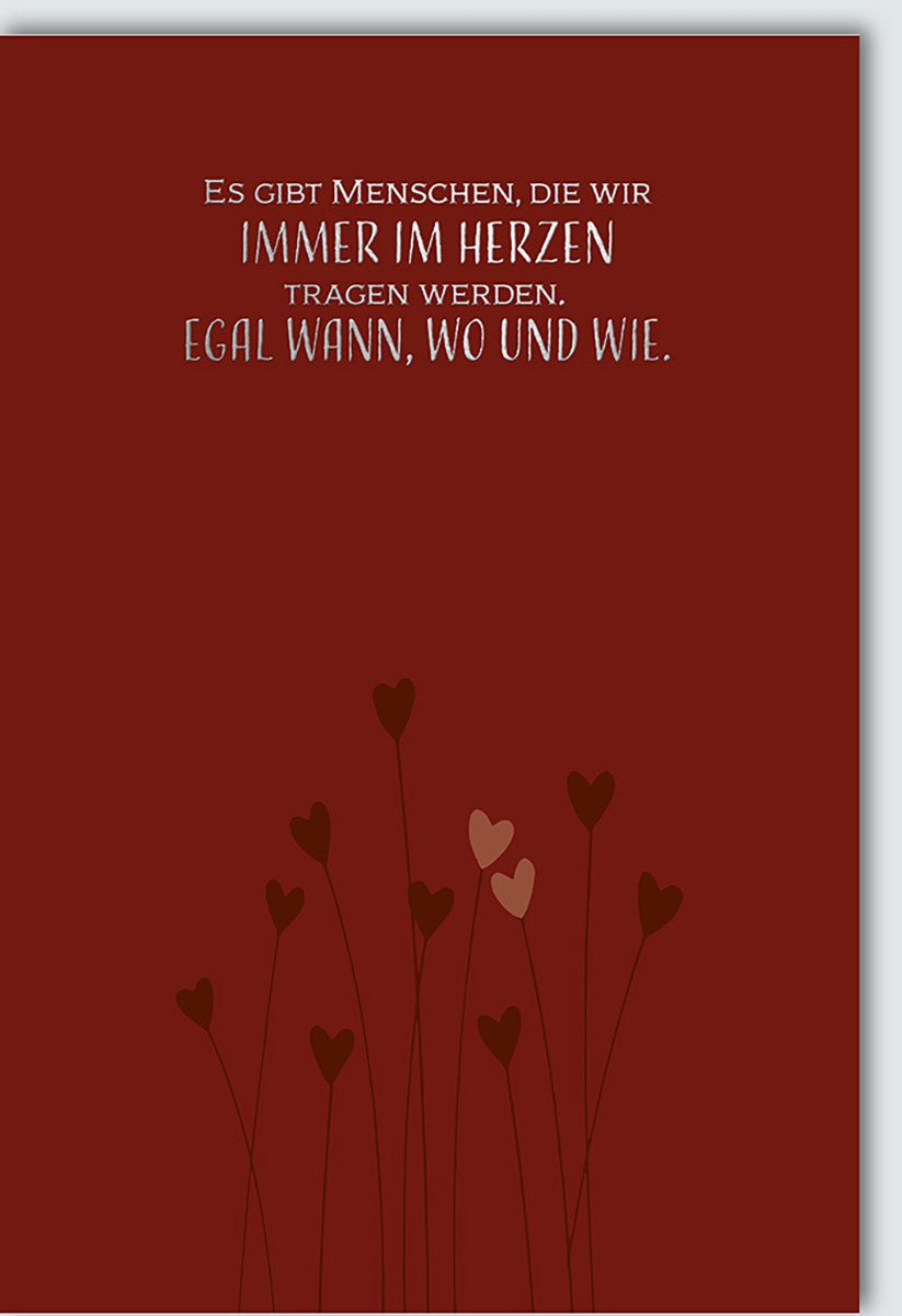 Trauerkarte - Menschen, die wir im Herzen tragen: Rote Karte mit Herz - und Blumenmotiven