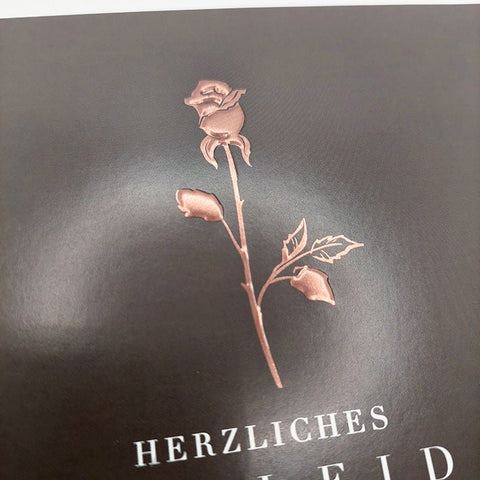 Trauerkarte mit edler Rose in Kupferprägung Herzliches Beileid stilvolle Doppelkarte für Beerdigung und Kondolenz