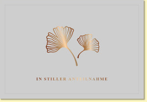 Trauerkarte mit Ginkgo-Blättern in Goldprägung auf grauem Hintergrund stilvolle Beileidskarte In stiller Anteilnahme hochwertige Doppelkarte