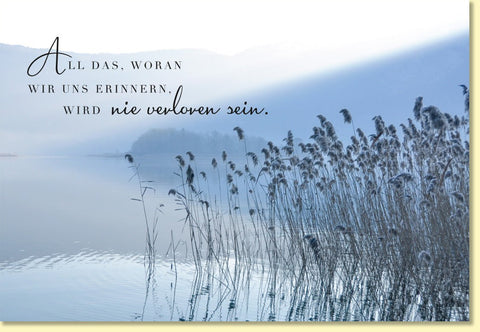 Trauerkarte mit Spruch All das woran wir uns erinnern wird nie verloren sein ruhige See Schilf Naturmotiv stilvolle Beileidskarte