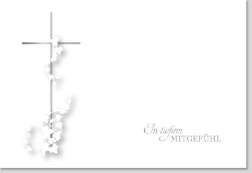 Trauerkarte mit zartem Efeu Motiv und silberner Prägung In tiefem Mitgefühl stilvolle Doppelkarte für Beileidsbekundungen