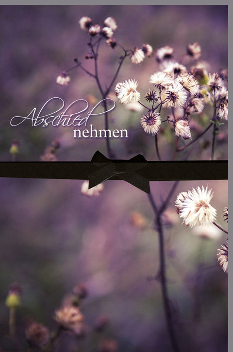 Trauerkarte zur Anteilnahme - Stilvolle Blüten, Schleifenband & Blankoeinleger in Lila - Würdevoller Ausdruck von Beileid und Gedenken