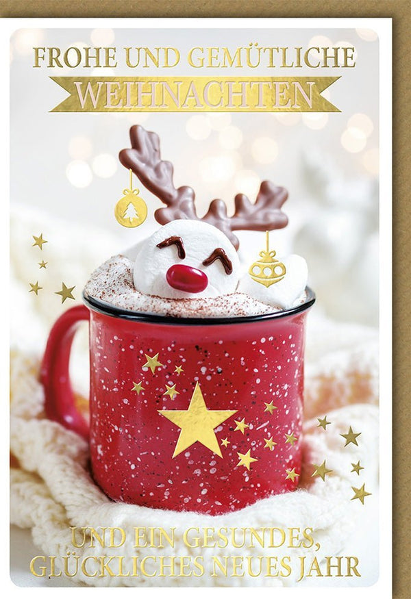 Weihnachtskarte mit warmen Kakao, Marshmallow und goldenen Sternen in festlichem Design