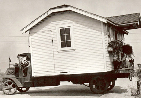 Umzugspostkarte Retro Auto – Vintage Oldtimer Motiv in Schwarz - Weiß, Blanko für Sammler und Grüße