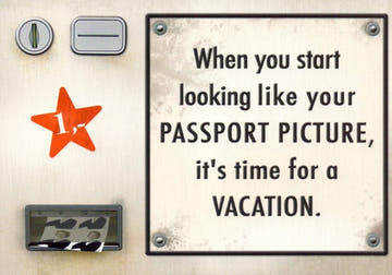 Urlaubspostkarte in Edelstahl - Optik mit englischen Sprüchen – Humorvolles Passport & Sterne Design für entspannte Grüße