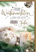 Weihnachts- und Neujahrskarte – Glaskugel mit Kerze und Tannenzweigen in festlichem Design