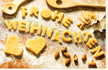 Weihnachtsgrußkarte mit Teigbuchstaben - Frohe Weihnachten in köstlicher Optik