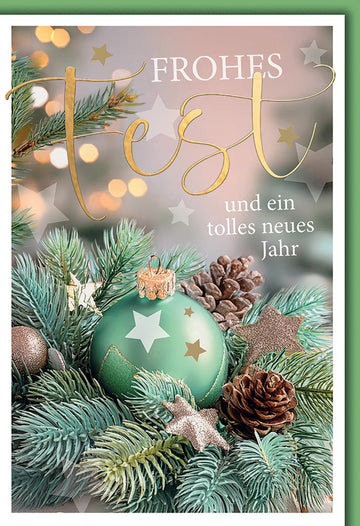 Weihnachtskarte Familie – Grüne Kugel mit Tannenzweigen und Sternen in Glanzoptik