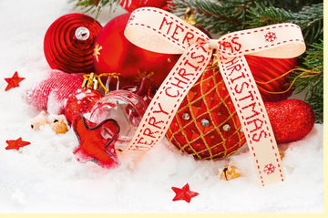 Weihnachtskarte mit Fotofenster – Festliches Wintermotiv, Rote Kugeln & Tannenzweige, Traditionelle Dekoration