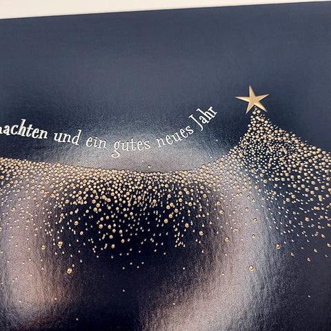 Weihnachtskarte mit funkelndem Sternenbaum und festlichem Glanz