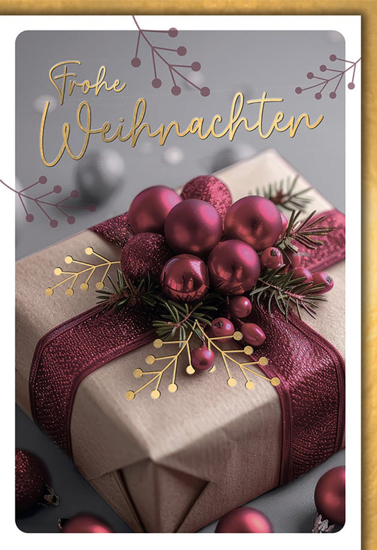 Weihnachtskarte Traditionell – Geschenkpaket mit roten Kugeln und Tannenzweigen