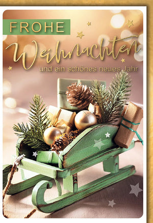 Weihnachtskarte Traditionell – Grüner Schlitten mit Geschenken und Tannenzweigen