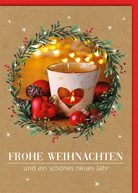 Weihnachtskarte Traditionell – Herzkerze im Kranz mit roten Beeren und Lichterglanz