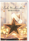 Weihnachtskarte Traditionell – Holzstern mit Mütze und goldenen Lichtern im Hintergrund
